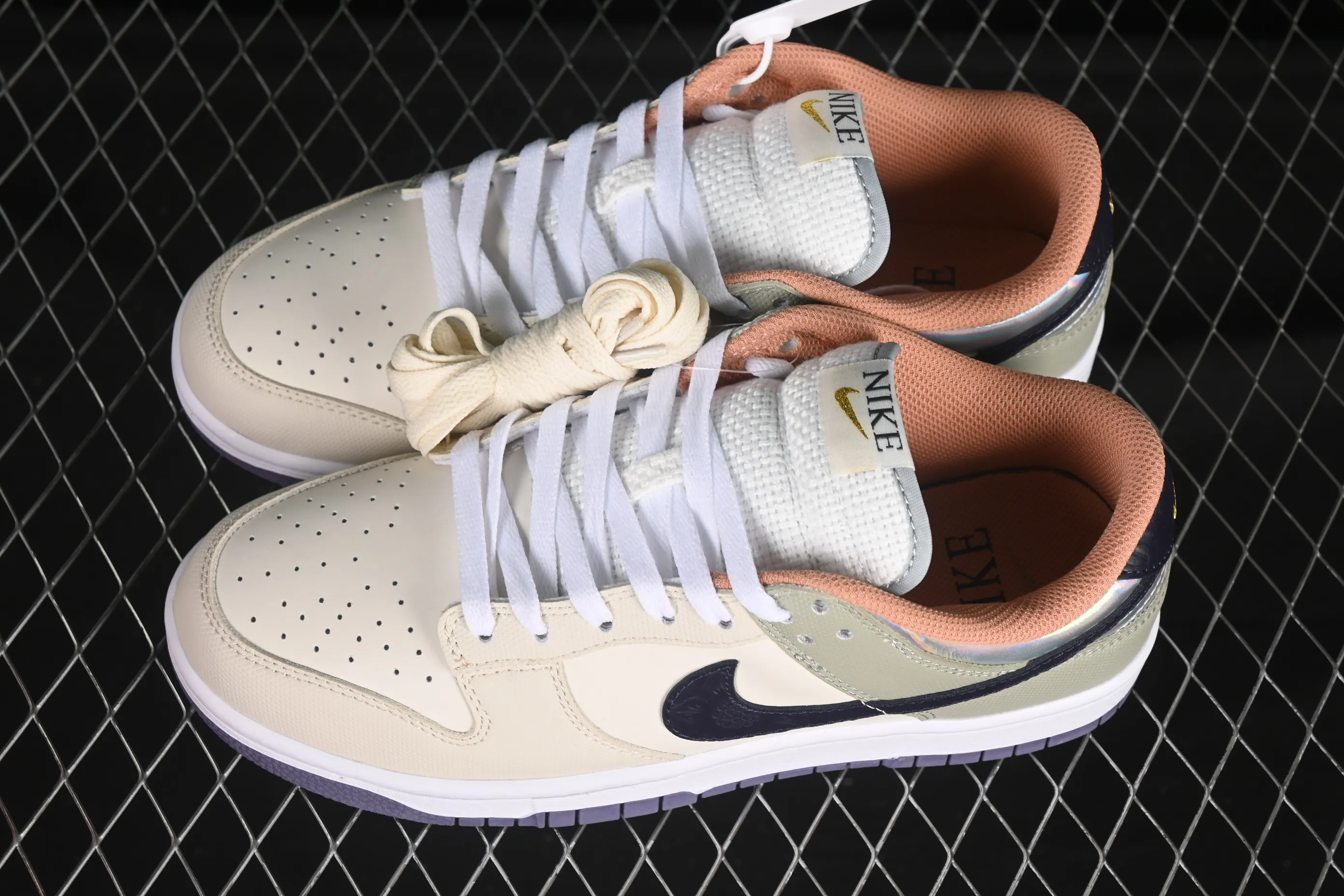 All categories Nk SB Dunk Series Nk SB Dunk Low low-top sneakers Nike Dunk Low "Floral Swoosh" floral theme low-top casual sneakers HV5750-133